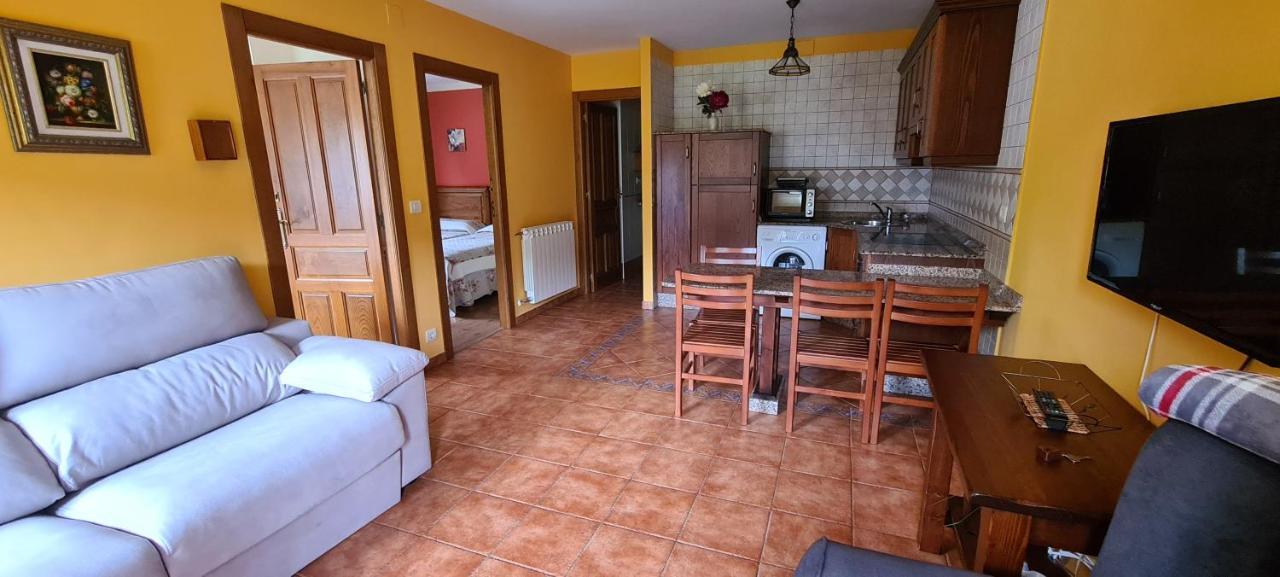 Apartamentos La Corona - Cabrales Кареня де Кабралес Екстериор снимка