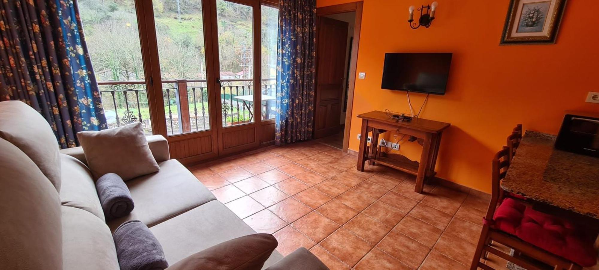 Apartamentos La Corona - Cabrales Кареня де Кабралес Екстериор снимка