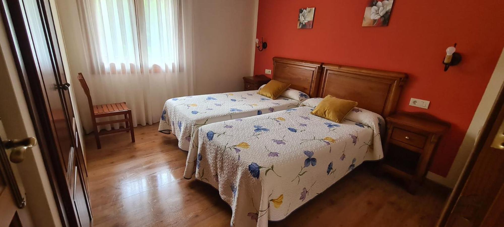 Apartamentos La Corona - Cabrales Кареня де Кабралес Екстериор снимка