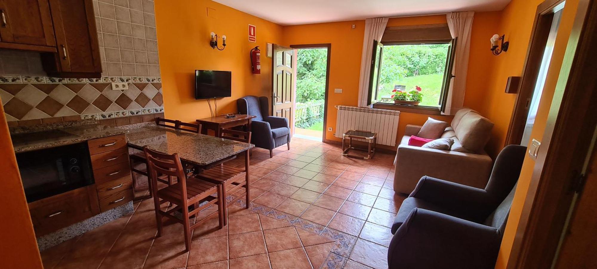 Apartamentos La Corona - Cabrales Кареня де Кабралес Екстериор снимка