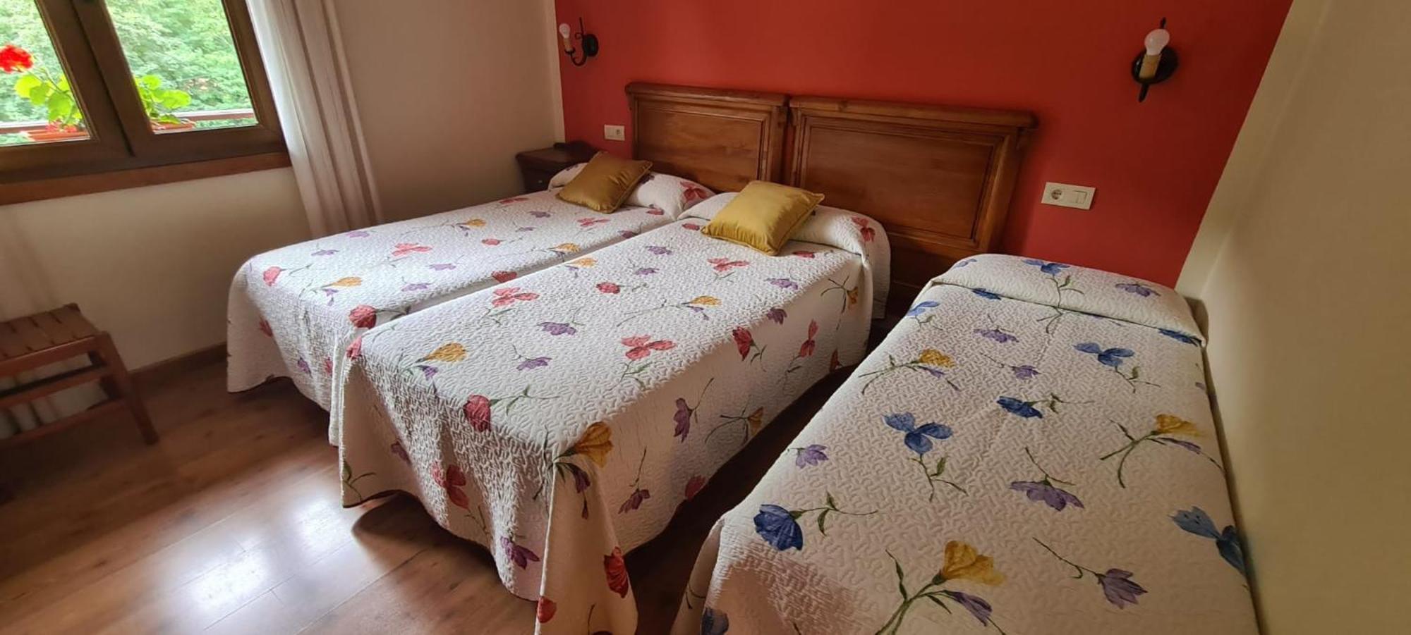 Apartamentos La Corona - Cabrales Кареня де Кабралес Екстериор снимка