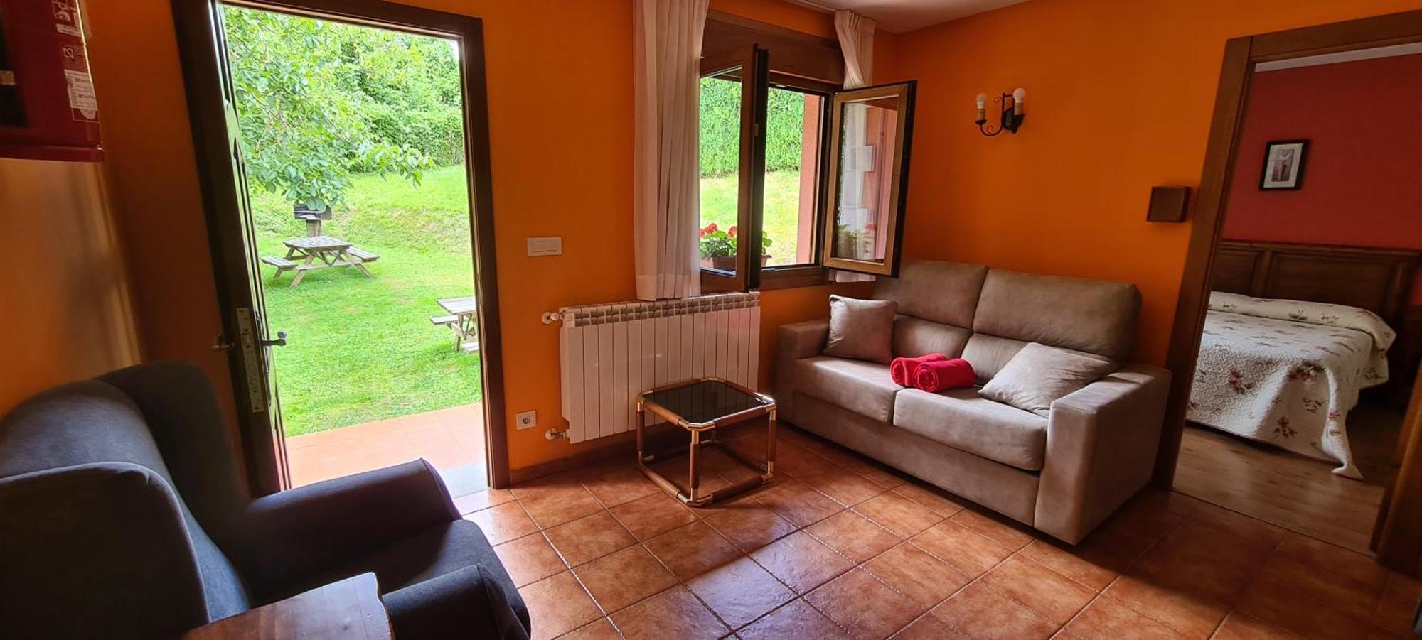 Apartamentos La Corona - Cabrales Кареня де Кабралес Екстериор снимка