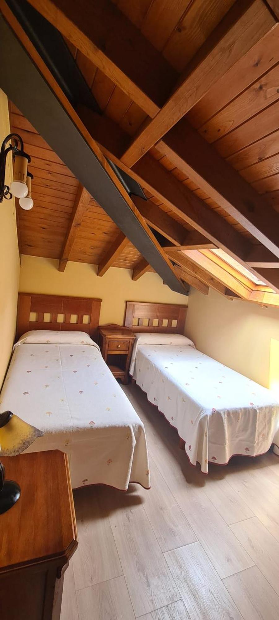 Apartamentos La Corona - Cabrales Кареня де Кабралес Екстериор снимка