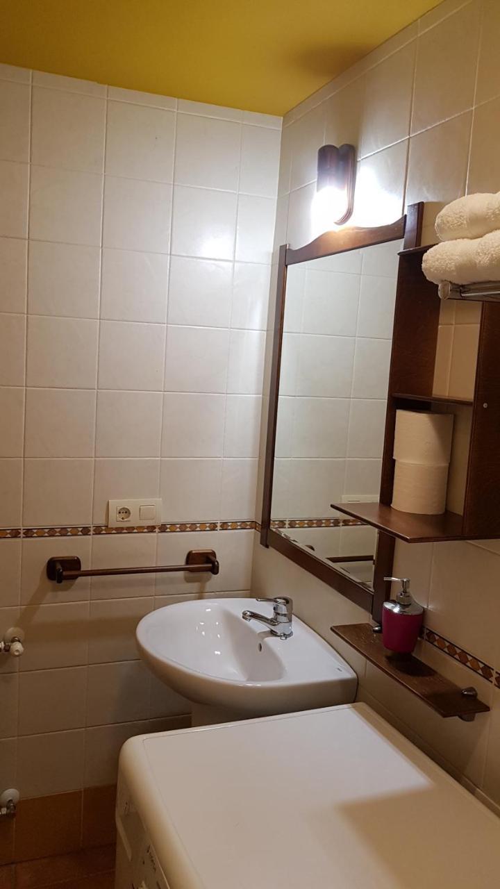 Apartamentos La Corona - Cabrales Кареня де Кабралес Екстериор снимка